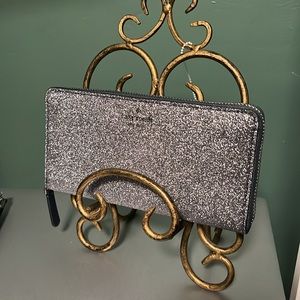 Kate Spade New York

GLIMMER LARGE CONTINENTAL WALLET